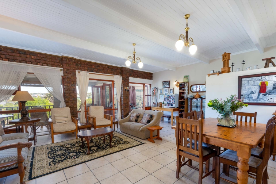 4 Bedroom Property for Sale in Stilbaai Oos Western Cape